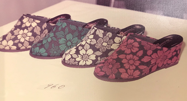 ホープケミカルで作られた花柄のヘップサンダル